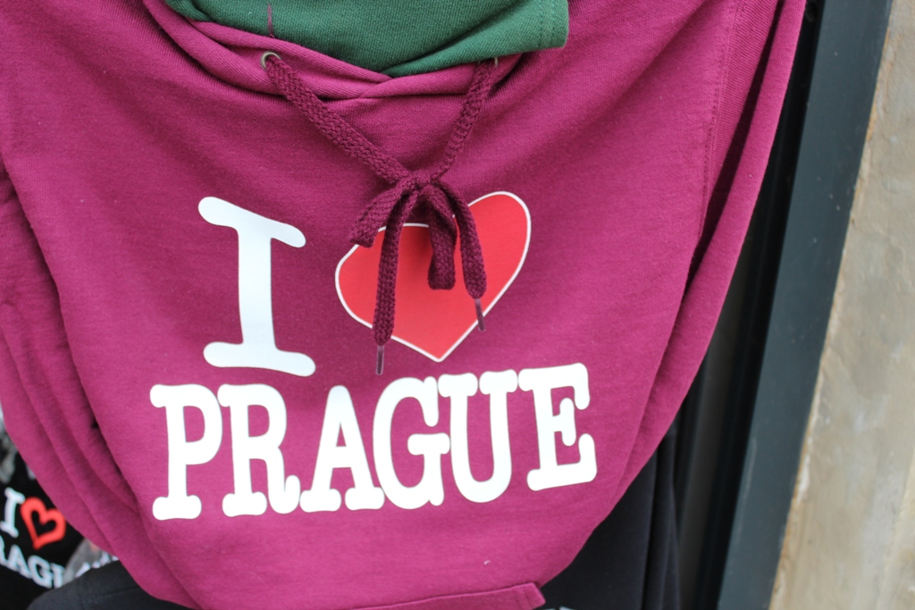 dans une boutique á souvenirs